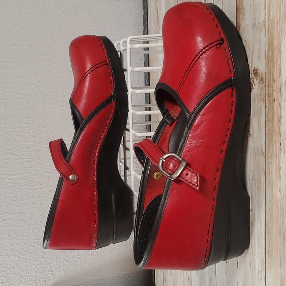 Dansko Marcelle Fun Red Mary Jane Leather Clogs Funky & Cute Nurses Size 40 US 9